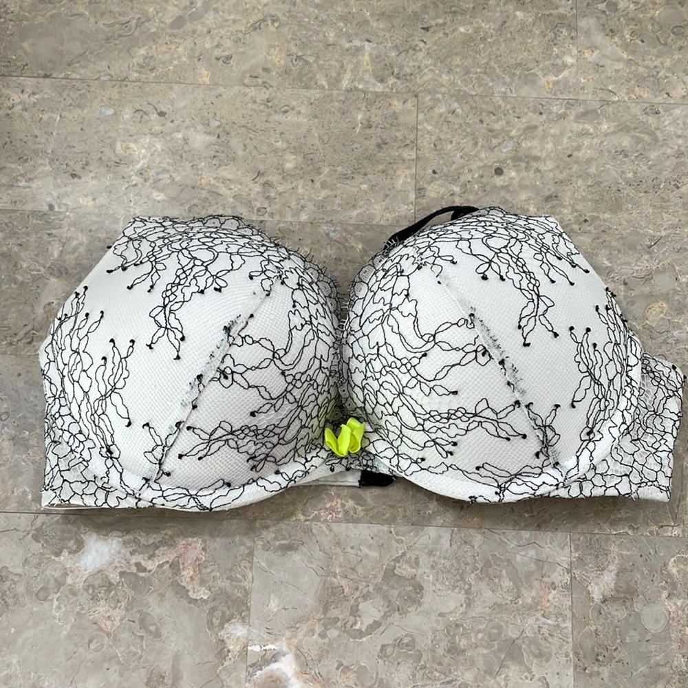 Victoria secret bombshell plunge 34B. Like new